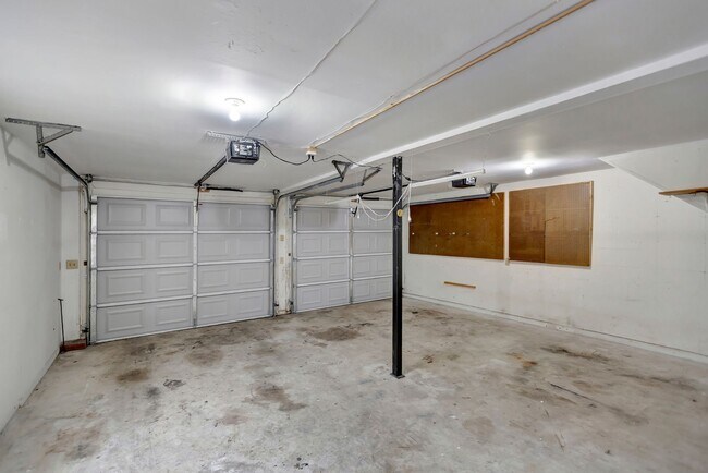 Building Photo - Charming 4-Bedroom, 2-Bath Brick Home with...