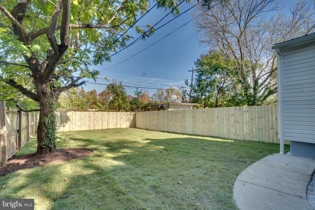 Building Photo - 2212 Arlington Terrace