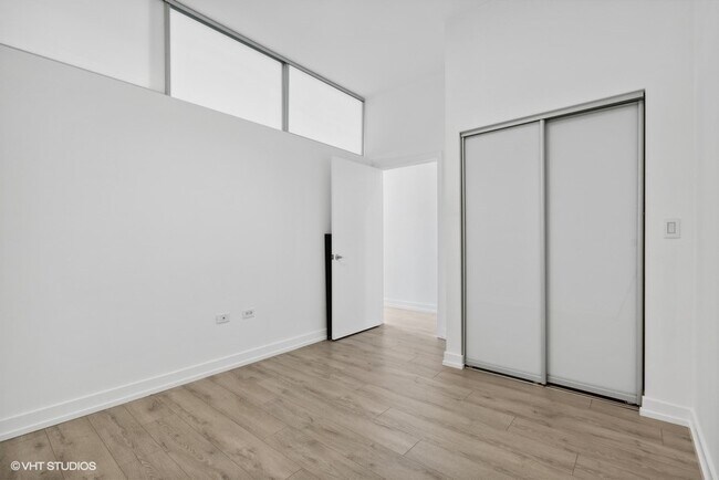 Building Photo - 235 W Van Buren St