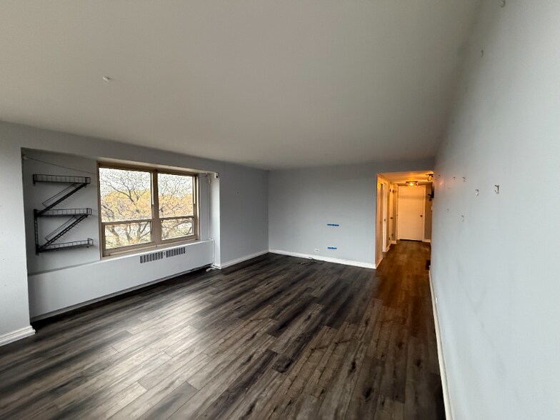 Building Photo - 3950 N Lake Shore Dr