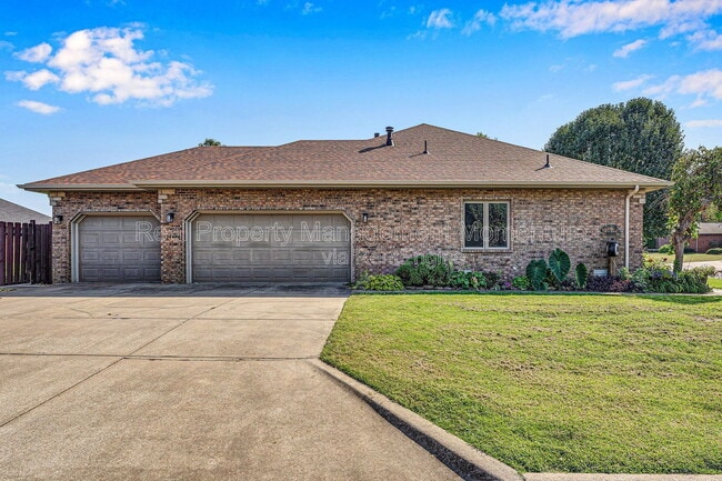 Building Photo - 514 N Ellen St