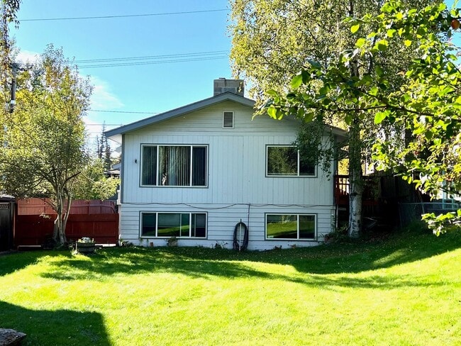 Primary Photo - Downtown Furnished Two Bed Unit in Duplex-...
