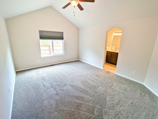 Building Photo - 5 Bedroom Three Bathroom Single Family Home in Monument