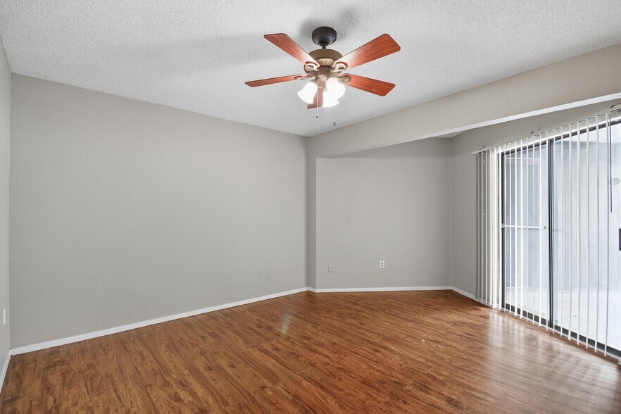 Building Photo - 4934 Greenslope Dr