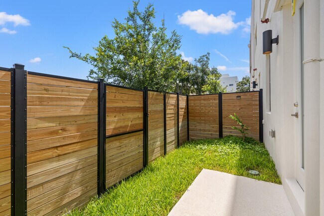 Building Photo - 320 15th St N