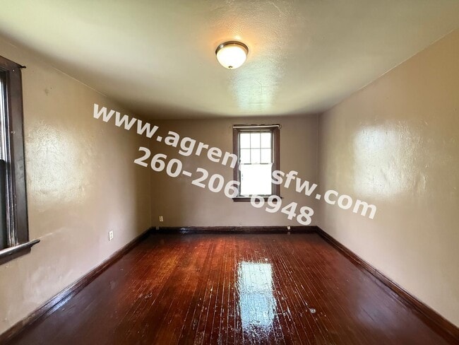 Building Photo - 3 Bedroom House