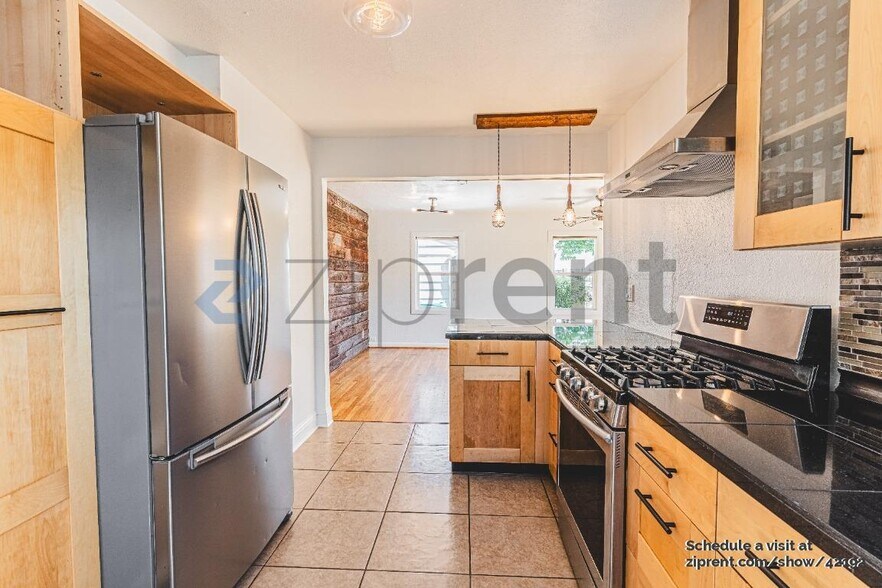Building Photo - 4915 NE 78th Ave