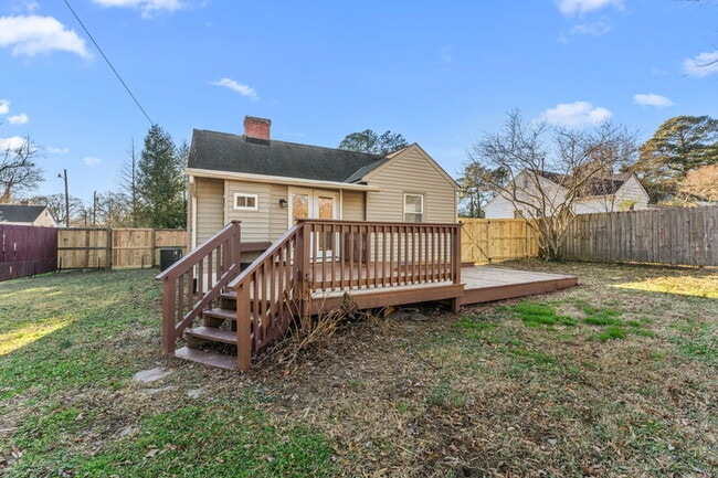 Building Photo - 108 E Magruder St