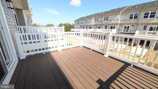 Building Photo - 413 SILVER BIRCH Dr