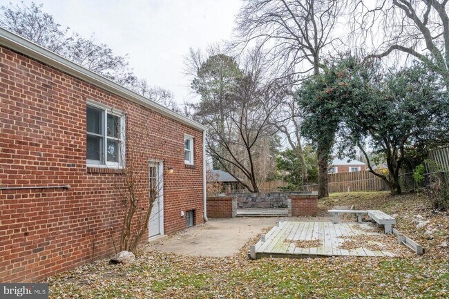 Building Photo - 3903 Fairview Dr