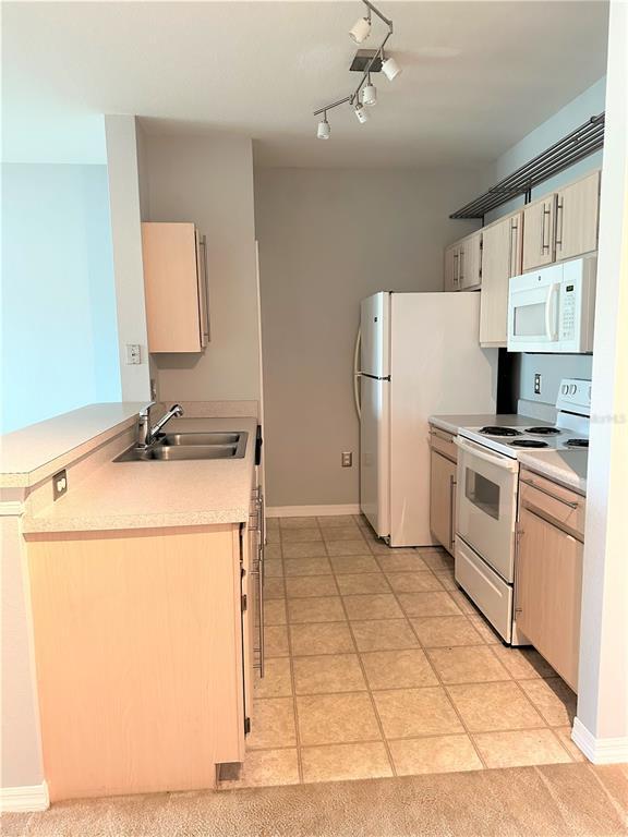 Building Photo - 5475 Vineland Rd