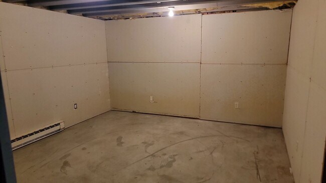 Building Photo - 8810/8812 E Micheilli Place