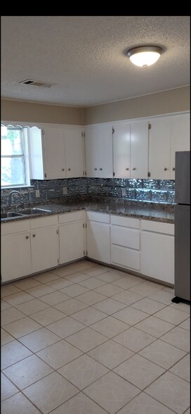 Building Photo - 1405 Ocotilla Dr