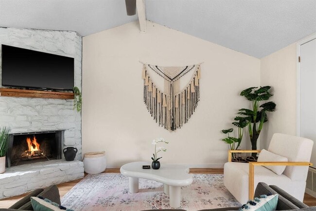 Building Photo - 2320 Montclaire St