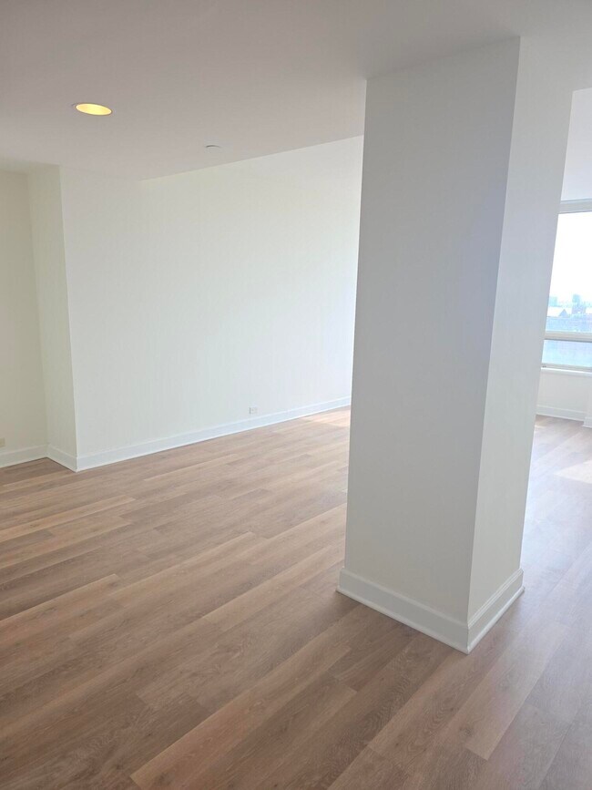 Building Photo - 3320 Spinnaker Ln