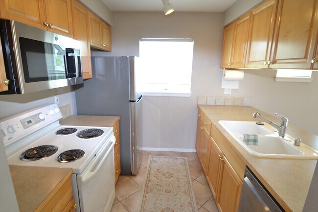 Building Photo - 12345 Roosevelt Way NE