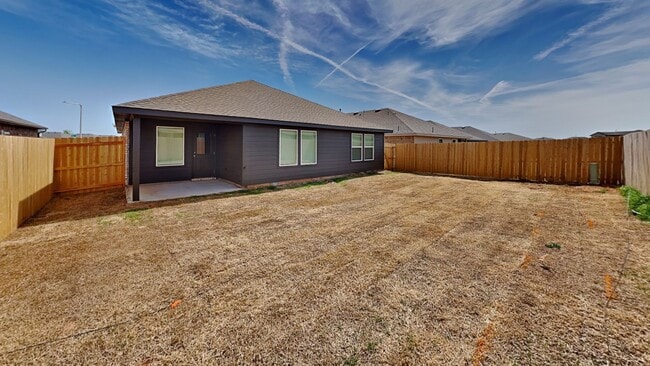 Building Photo - Very Nice 4 Bedroom 2 Bath Home in Yukon Schools