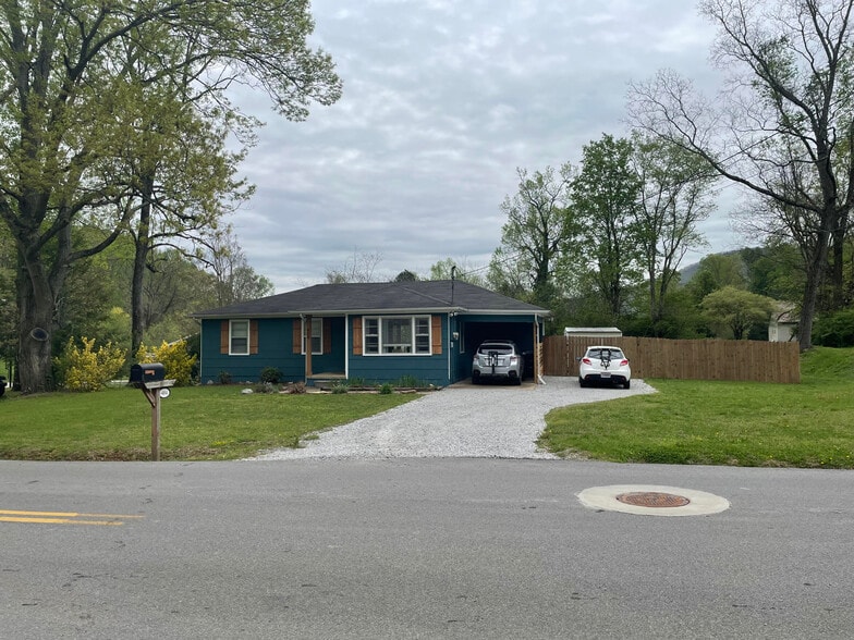 Building Photo - 404 Isbill Rd