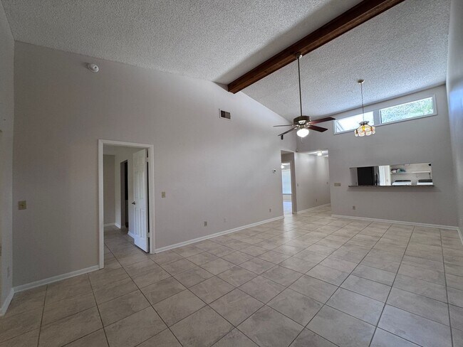 Building Photo - 152 Carolwood Blvd