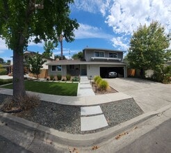 Building Photo - 6 bed 3 bath Spacious home near Cal Poly