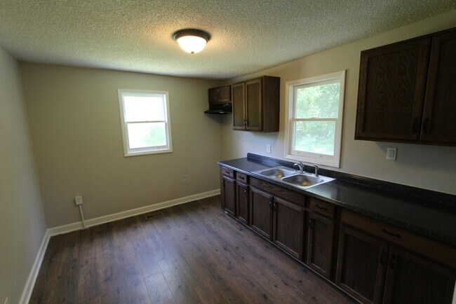 Building Photo - 442 Hall St
