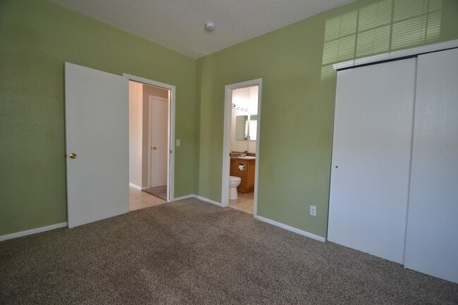 Building Photo - 3 Bed 2 Bath Ranch with Unfinished Basemen...