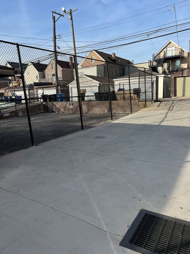 Building Photo - 2002 W Cermak Rd