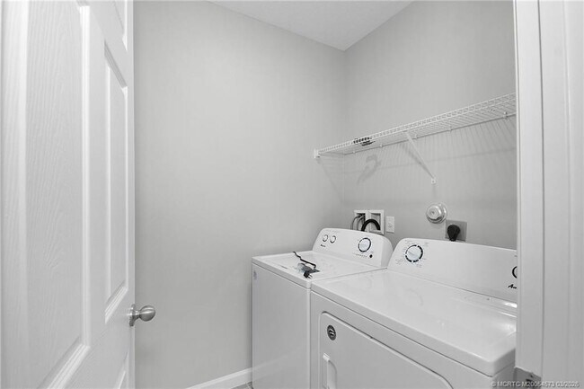 Building Photo - 10575 Jem St