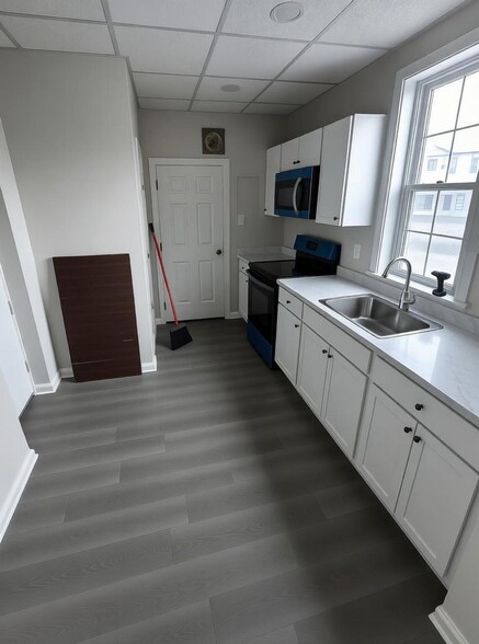 New Kitchen and appliances - 6 Commonwealth Ave