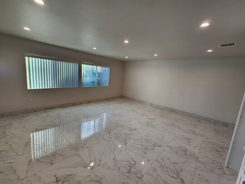 Building Photo - 9322 Cayuga Ave