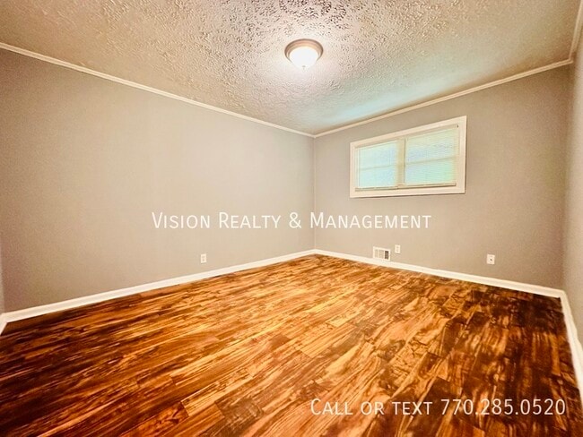 Building Photo - 2BD 1BA Duplex Unit East Point