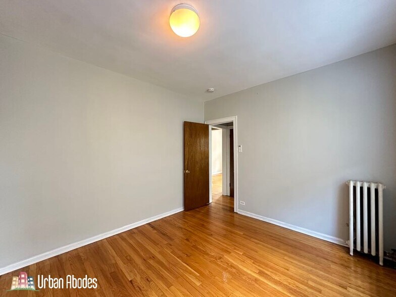 Building Photo - 4221 N Paulina St
