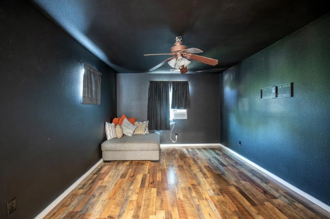 Building Photo - 1228 E Waterview St