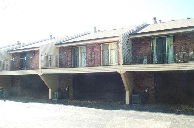 Condo Rear - 2834 Sandy Hollow Rd