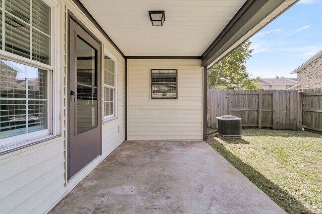 Building Photo - 3 Bedroom 1.5 Bath Town Home in North Charleston