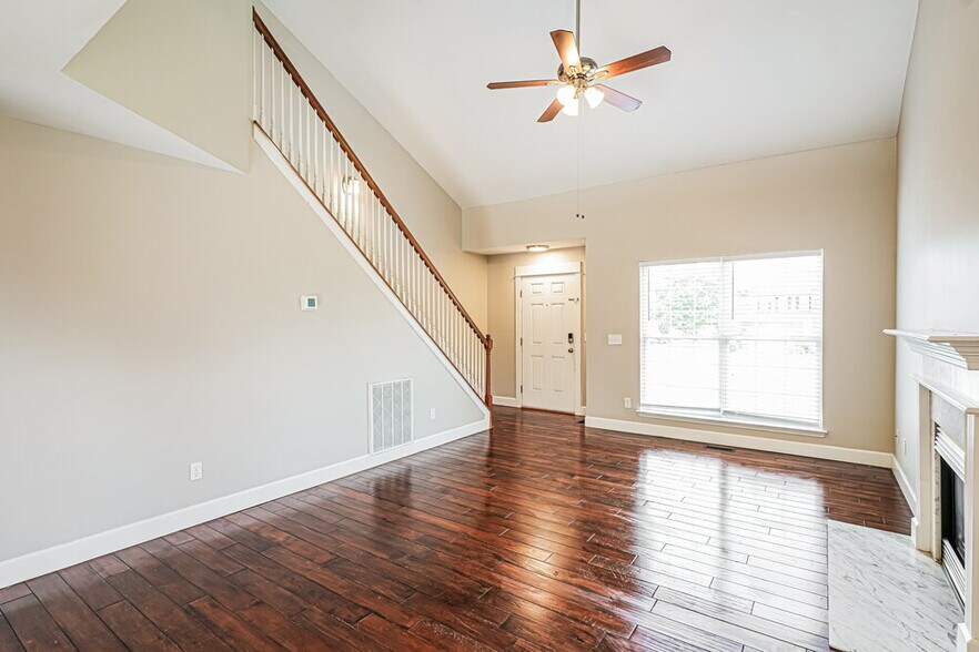 Building Photo - 102 Meadow Crest Ct