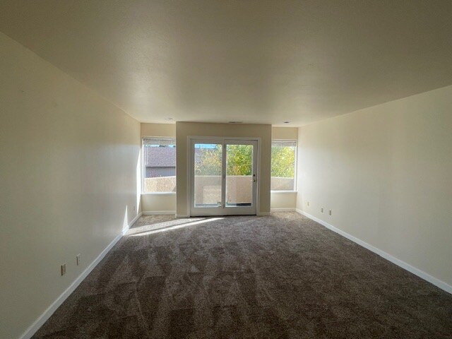 Building Photo - 5895 Blue Horizon Dr