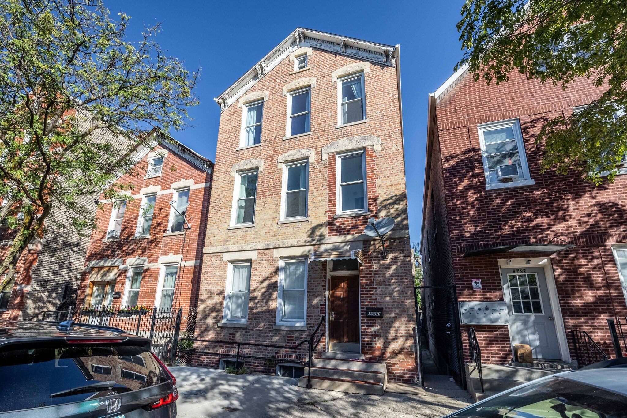 Building Photo - 1638 W 18th Pl