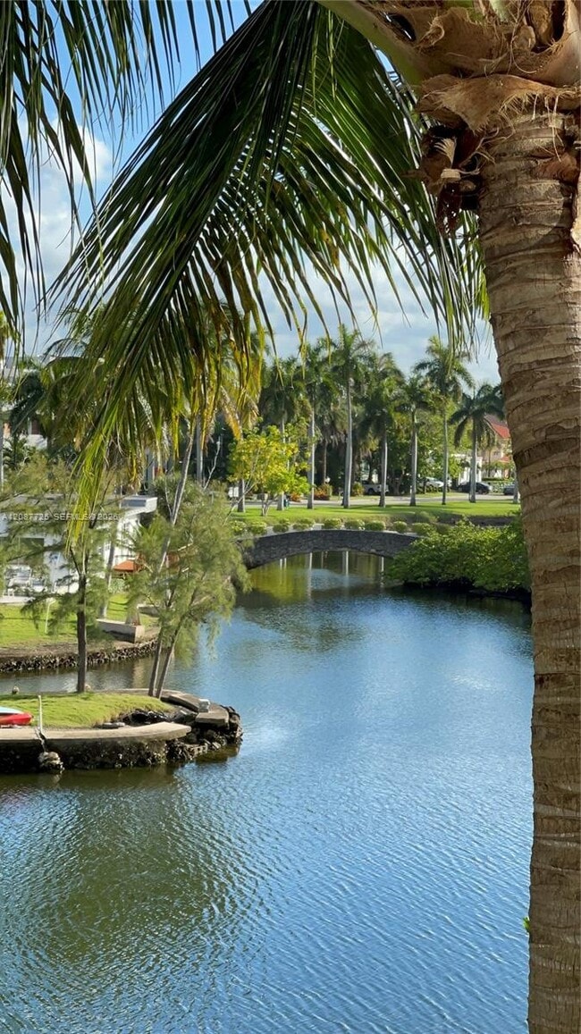 Building Photo - 16500 Collins Ave