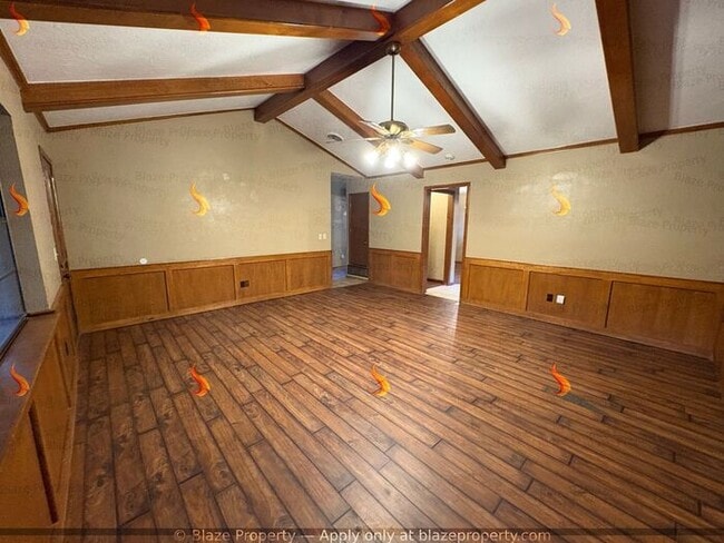 Building Photo - Charming 3 Bed, 2 Bath Home with Garage & ...