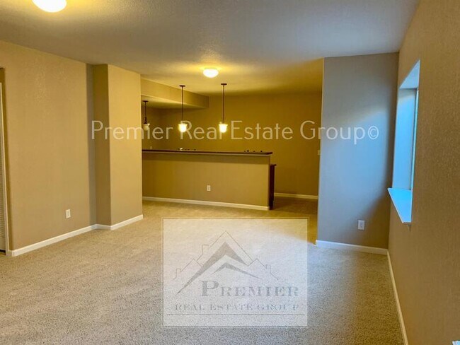Building Photo - 5984 Revelstoke Dr