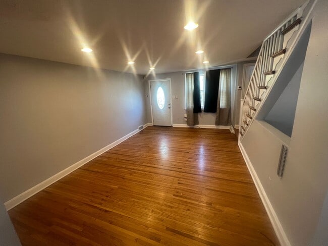 Building Photo - Charming Modern 3 Bedroom w/ Washer & Dryer & Optional 4th Bedroom in Basement | Overbrook