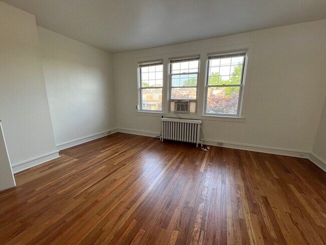 Building Photo - 2015 Wightman St