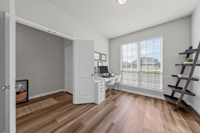 Building Photo - Beautifully Maintained 4-Bedroom Home in Waco with Thoughtful Layout
