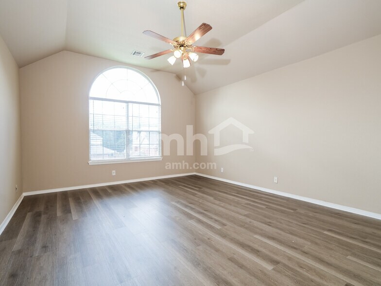 Building Photo - 513 N Sweet Gum Ave