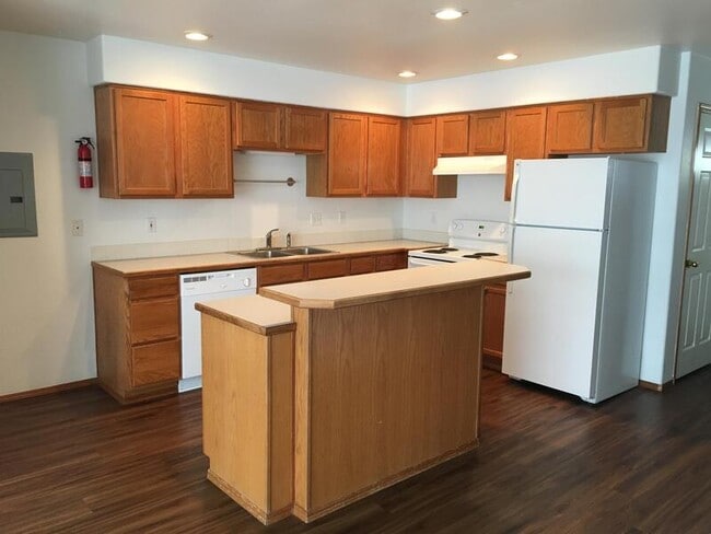 Building Photo - 1330 D S Skyline Dr