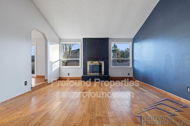 Building Photo - 19300 SW Hennig St