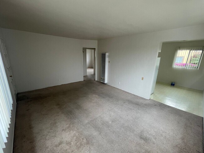 Building Photo - 2568-2568 Landis St