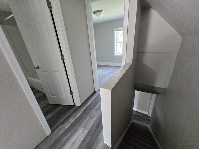 Building Photo - 317 6th Ave N