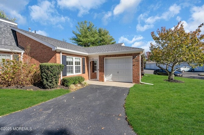 Building Photo - 68 Maple Dr